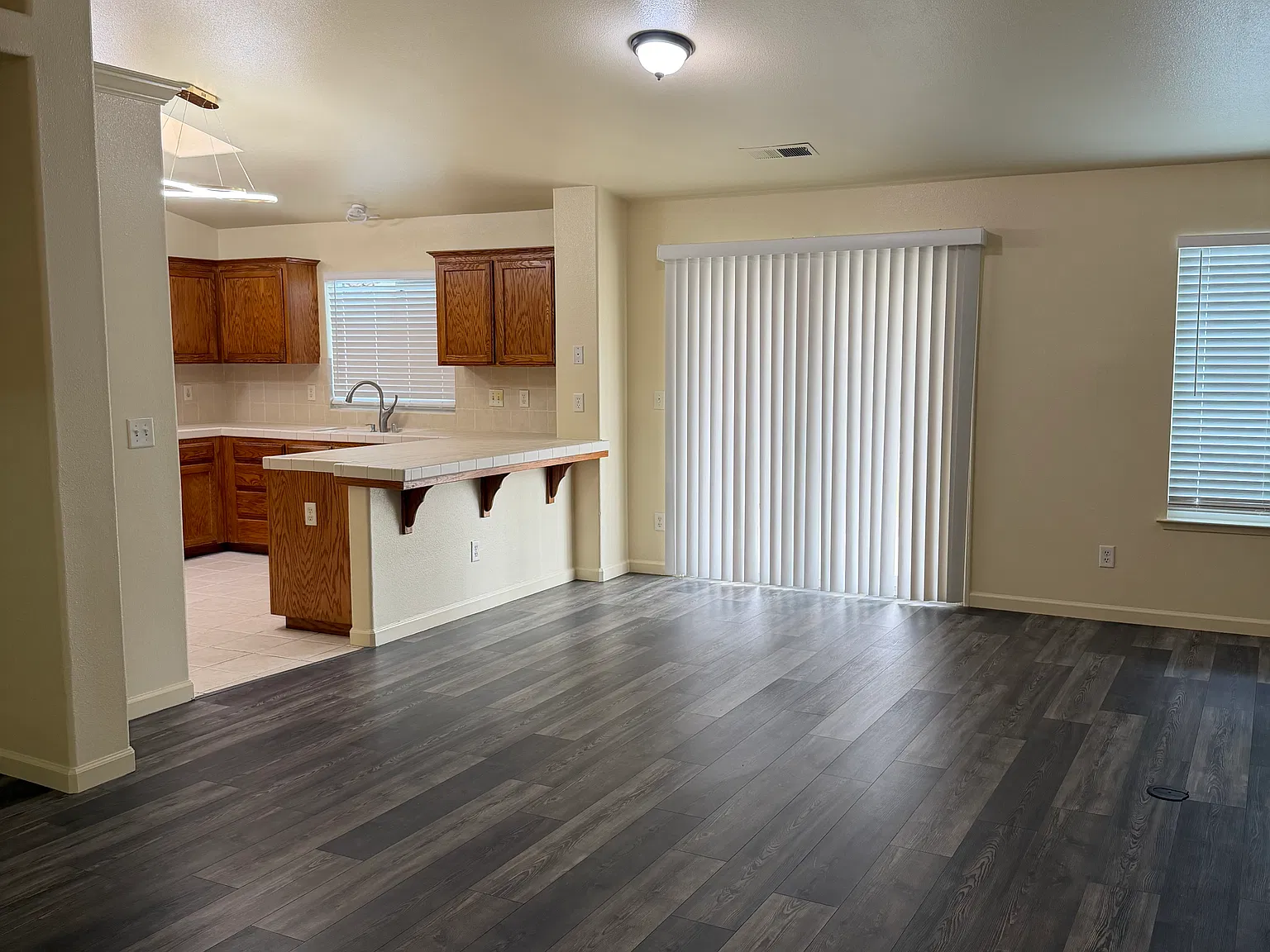 3 bed, 1705 sqft, $2,500 — Photo 2