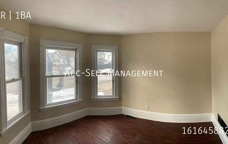 104 Diamond Ave SE #1 — Photo 4