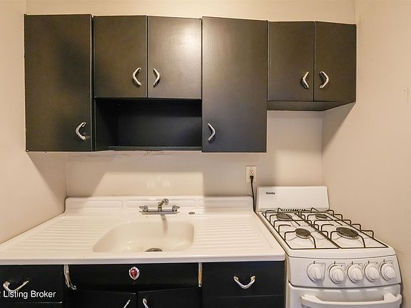 3rd image of 2220 Heather Ln #2