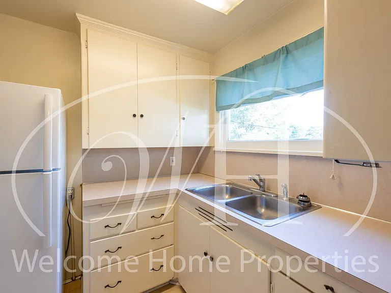120 SE 2nd St — Photo 5