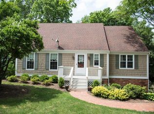 133 Elm Ct, Chagrin Falls, OH