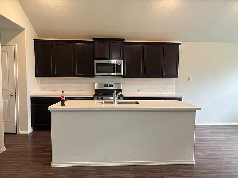 2065 Alamandine Ave — Photo 6