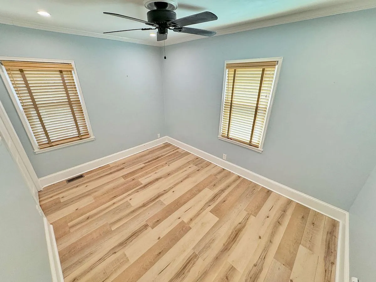 229 Aviation Rd — Photo 4