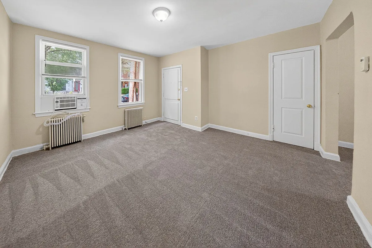 Building Photo - 1421 Staples St NE #2