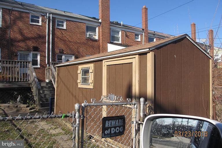 2nd image of 903 Arncliffe Rd