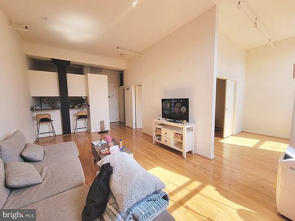 3rd image of 1010 Race St APT 8G