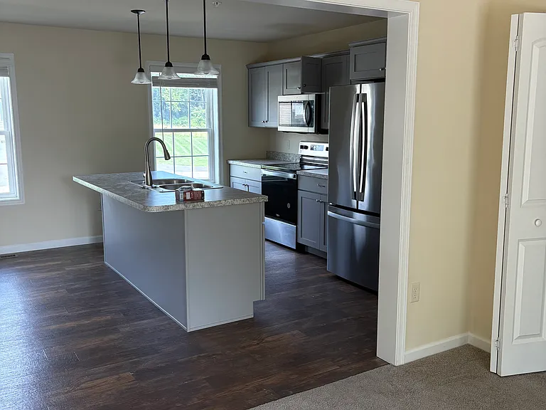 109 Meadowbrook Ln — Photo 4