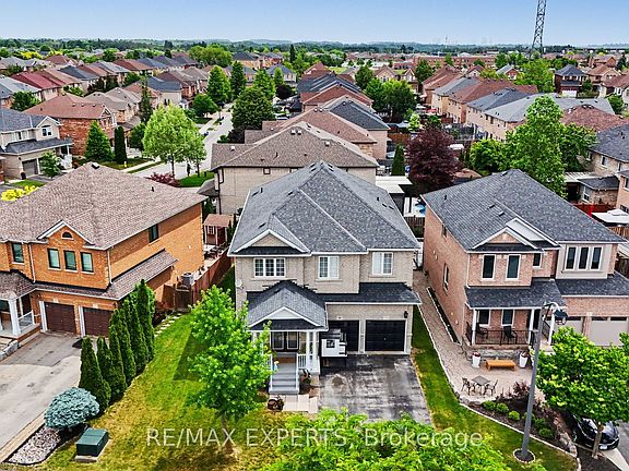 3rd image of 15 Arrowood Cres