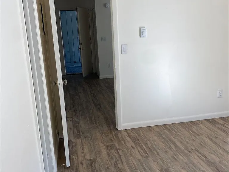 University Park Apartments near Cornell University — Photo 109