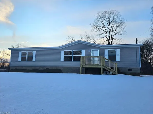 240 Deatherage Rd, Mount Airy, NC 27030