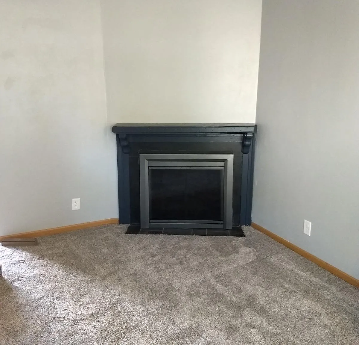 1934 Canterbury Dr — Photo 3