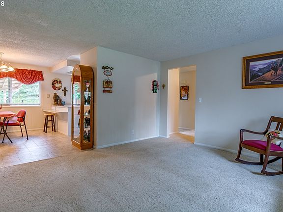 5th image of 214 NE 10th St