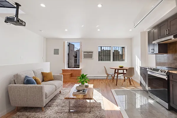 Living room, photo 1