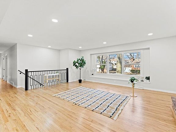 4th image of 7325 Hardy Ave