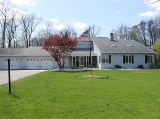 14933 Bay Rd, Wapakoneta, OH 45895