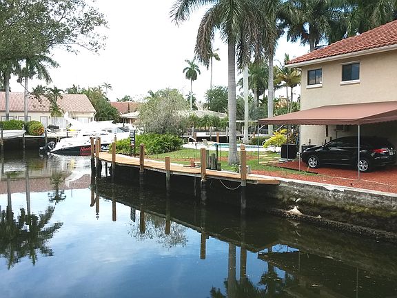 2nd image of 310 Coconut Isle Dr