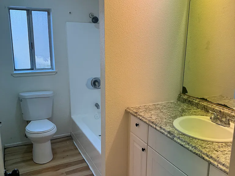 624 E Virginia Way #D — Photo 12