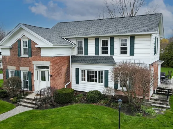 211 Pettit St, Wilson, NY 14172