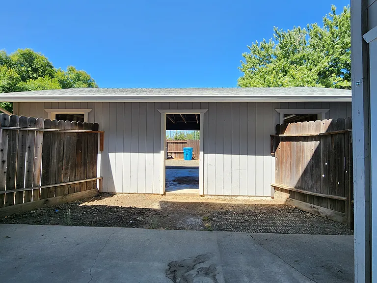 1115 N Lincoln St #B — Photo 9