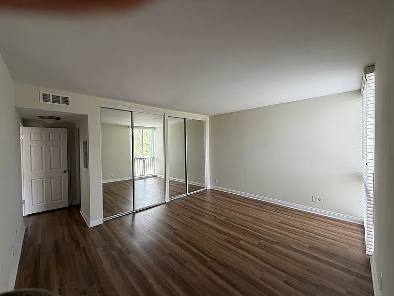 5038 Hazeltine Ave. — Photo 9