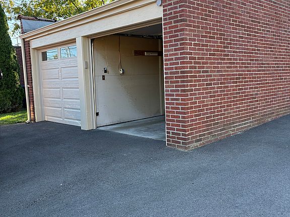 3rd image of 1554 Grandview Ave #A