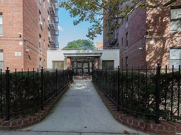 2nd image of 141-05 Pershing Cres #402