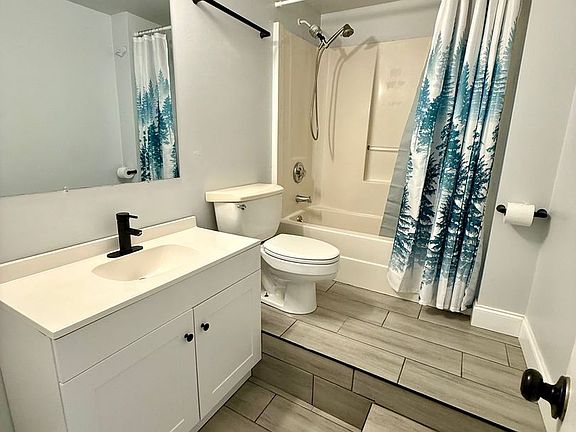 4th image of 3005 Hawthorne St #B