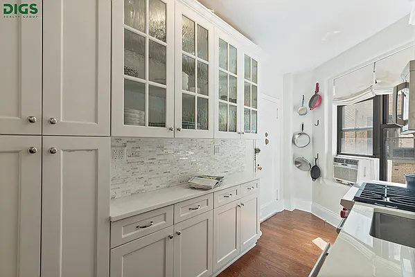 Sold by Digs Realty Group | media 16