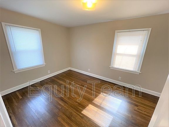 5th image of 3157 Parkview Ave #3