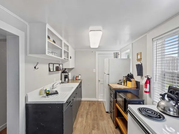 864 S 5th St, Coos Bay, OR