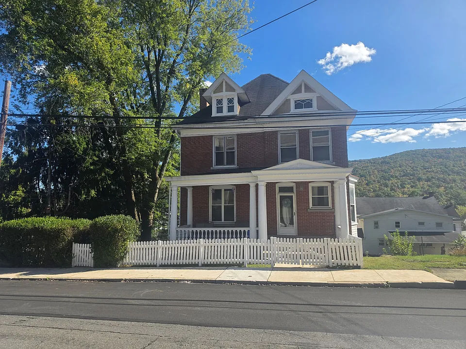 411 Center Ave