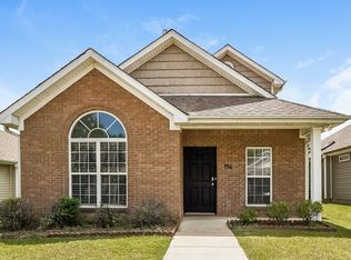 194 Village Dr, Calera, AL 35040