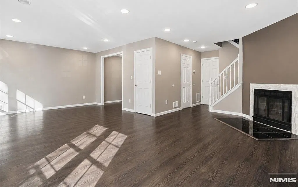 2 bed, 2.5 bath, $3,000 — Photo 2