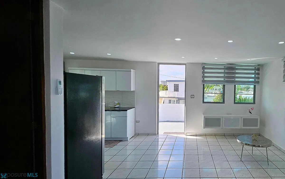 Building Photo - 1003 Calle Navarra #1