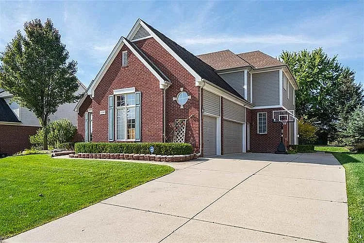 1139 Krista Ln photo 1