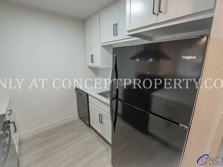 Avenue View Apartments — Photo 73