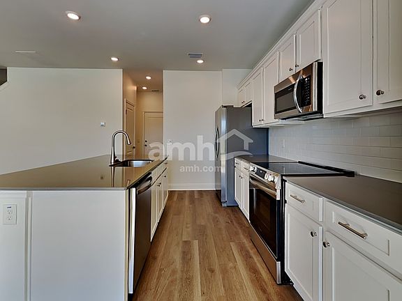3rd image of 568 Plumeria Ln