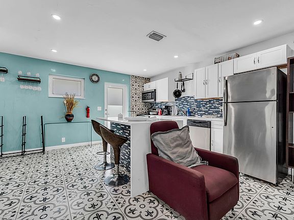 3rd image of 4008-4018 NW 5th Ave #4012