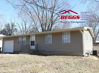 1301 Park Ln, Liberty, MO 64068