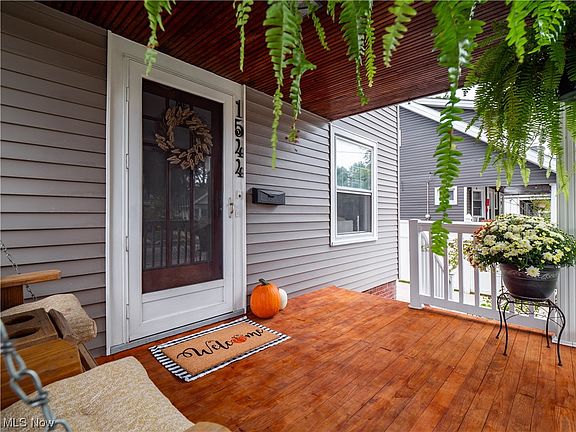3rd image of 1544 Wayne Ave