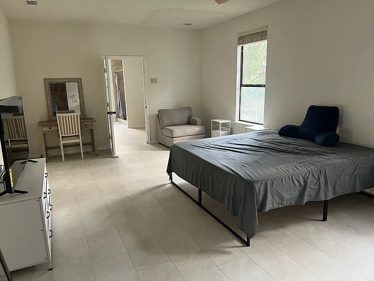 3915 Hunters Crest St — Photo 26
