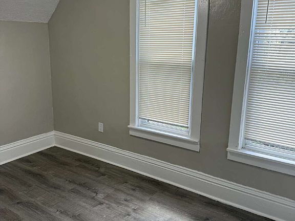 4th image of 549 W Maple St
