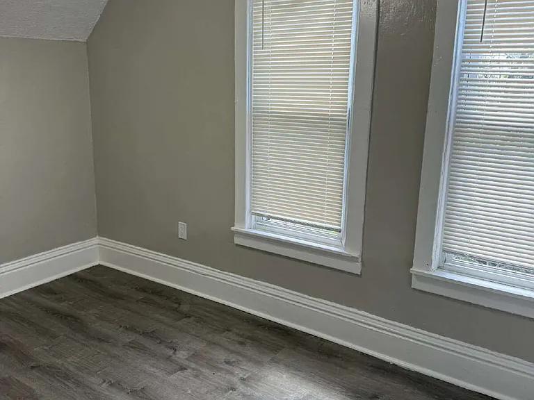 549 W Maple St #UPPER — Photo 4