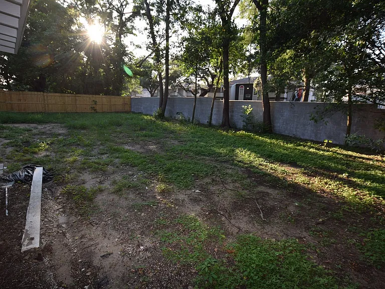 2637 Healy Dr — Photo 3