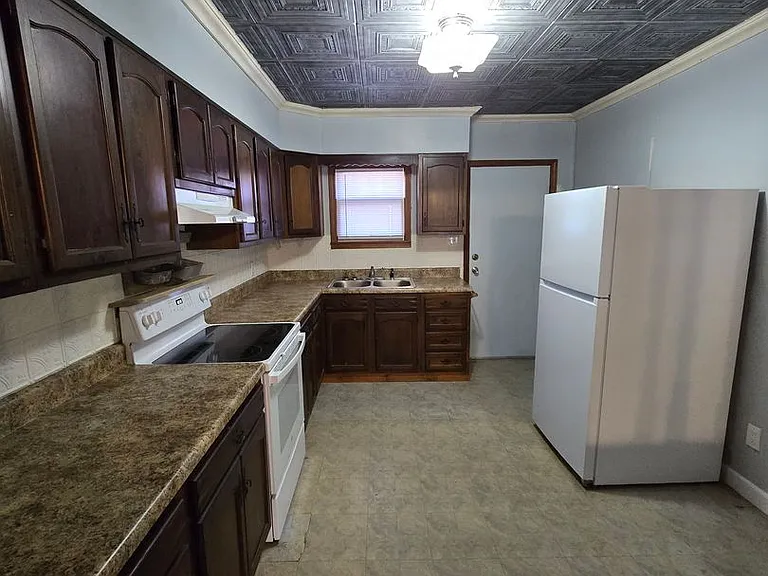 731 Lane St — Photo 3