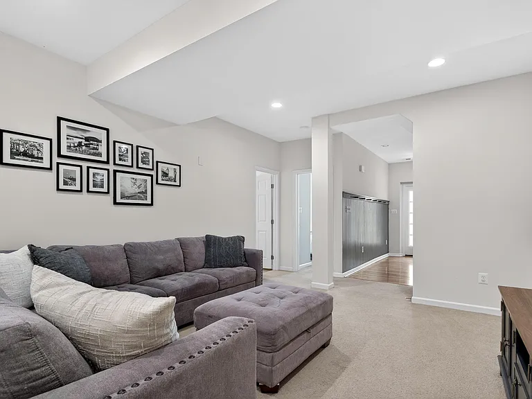 2417 Abington Dr — Photo 6