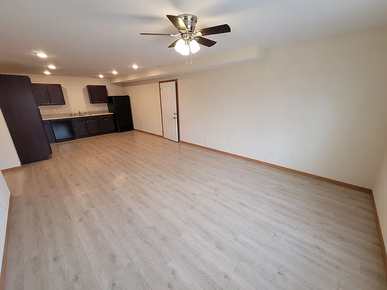 1 Hundred West Apartments — Photo 9