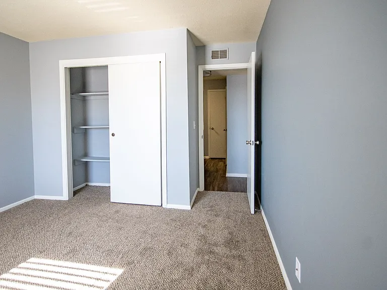 Coleman Place Apartments — Photo 19