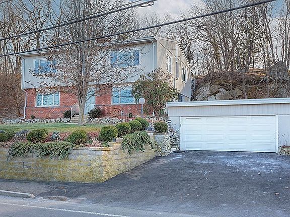 3rd image of 340 Essex St