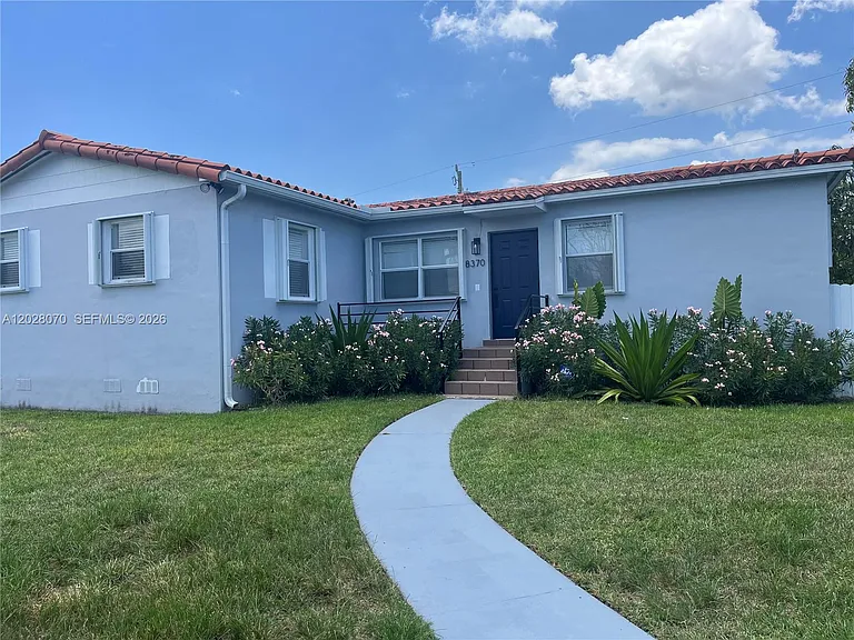 8370 SW 27th Ln — Photo 2